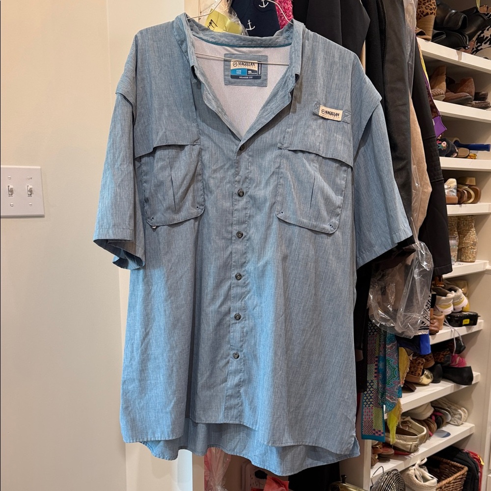 Columbia Men's Light Blue Casual Button Down Shirt